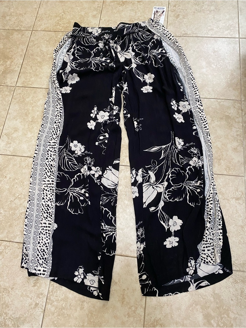 REWASH WIDE LEG BORDER WRAP PANT - BLACK FLORAL - Picture 2 of 9